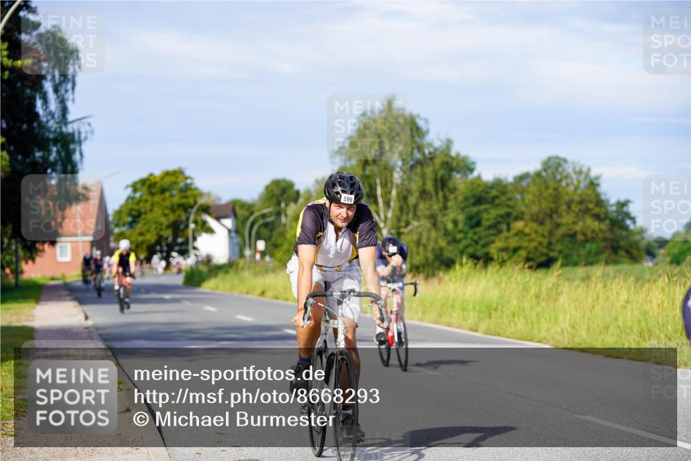 31.08.2025 - Elbe Triathlon Hamburg Michael Burmester http://msf.ph/oto/8668293 31.08.2025 09:46:32 Radfahren 421, 439, 494, 599, 666, 816, 909 meine-sportfotos.de