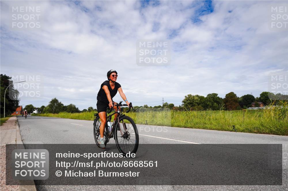 31.08.2025 - Elbe Triathlon Hamburg Michael Burmester http://msf.ph/oto/8668561 31.08.2025 11:16:59 Radfahren 1356, 1441, 1493, 1580, 1588 meine-sportfotos.de