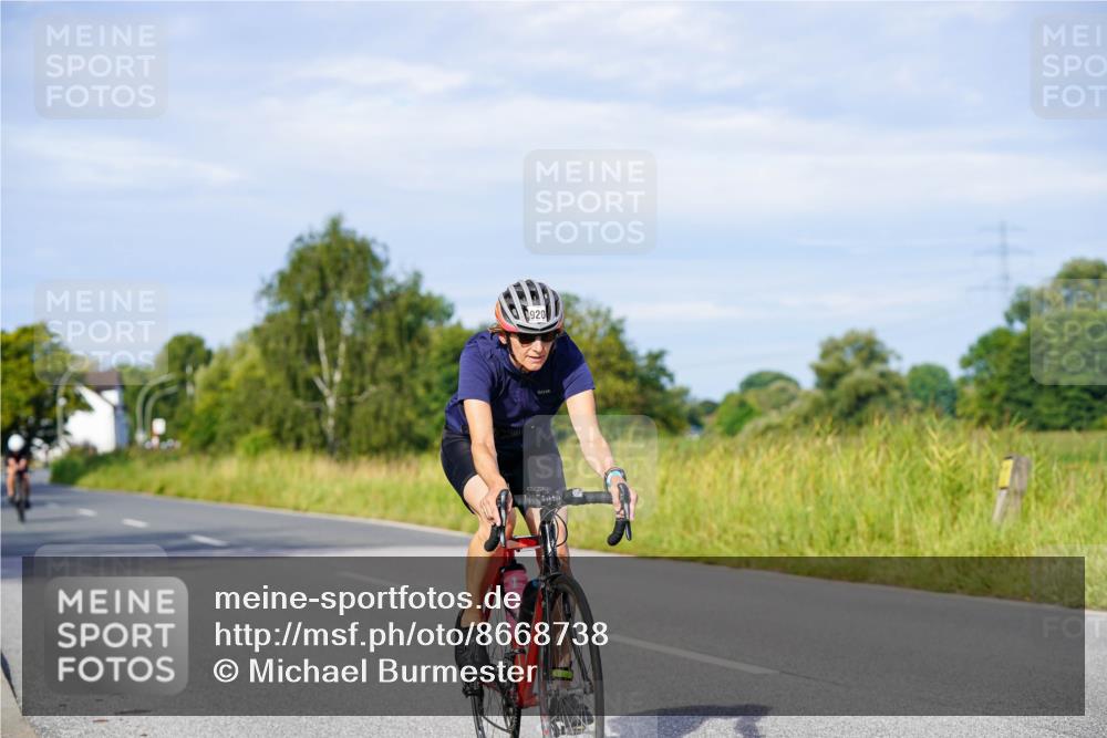 31.08.2025 - Elbe Triathlon Hamburg Michael Burmester http://msf.ph/oto/8668738 31.08.2025 09:48:53 Radfahren 822, 856, 920, 921 meine-sportfotos.de