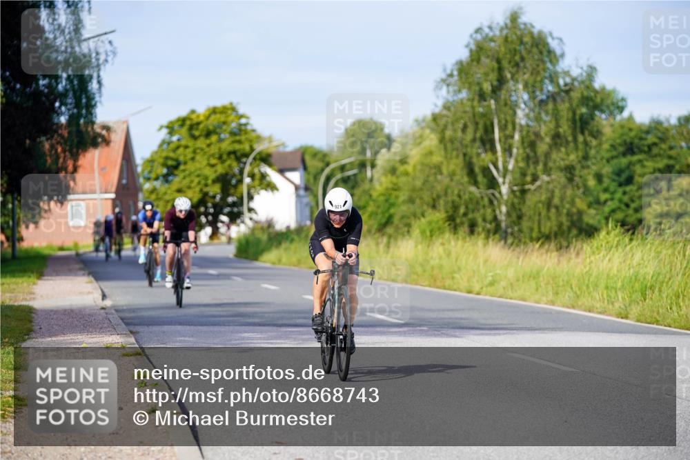 31.08.2025 - Elbe Triathlon Hamburg Michael Burmester http://msf.ph/oto/8668743 31.08.2025 09:48:56 Radfahren 822, 842, 856, 920, 921 meine-sportfotos.de