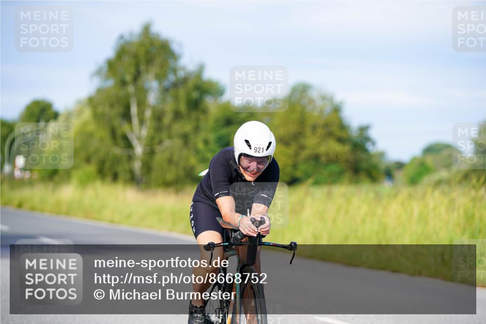 31.08.2025 - Elbe Triathlon Hamburg Michael Burmester http://msf.ph/oto/8668752 31.08.2025 09:48:58 Radfahren 428, 727, 822, 842, 921 meine-sportfotos.de