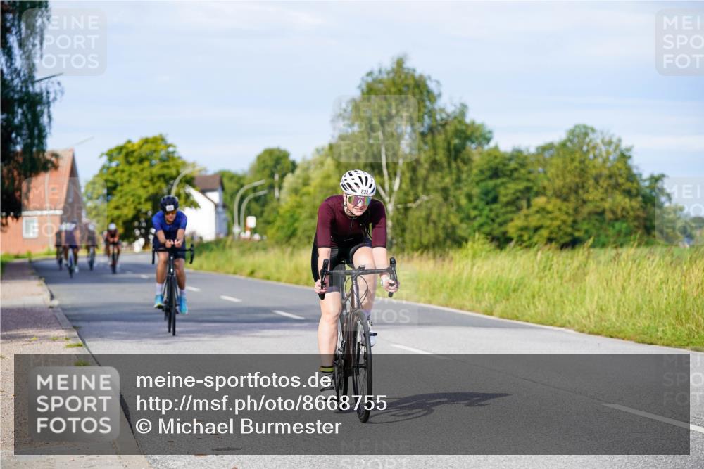 31.08.2025 - Elbe Triathlon Hamburg Michael Burmester http://msf.ph/oto/8668755 31.08.2025 09:48:59 Radfahren 428, 532, 726, 727, 822, 842, 921 meine-sportfotos.de