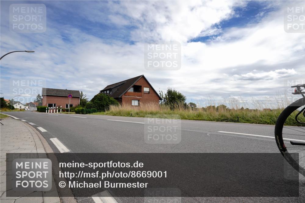 31.08.2025 - Elbe Triathlon Hamburg Michael Burmester http://msf.ph/oto/8669001 31.08.2025 13:30:35 Radfahren  meine-sportfotos.de