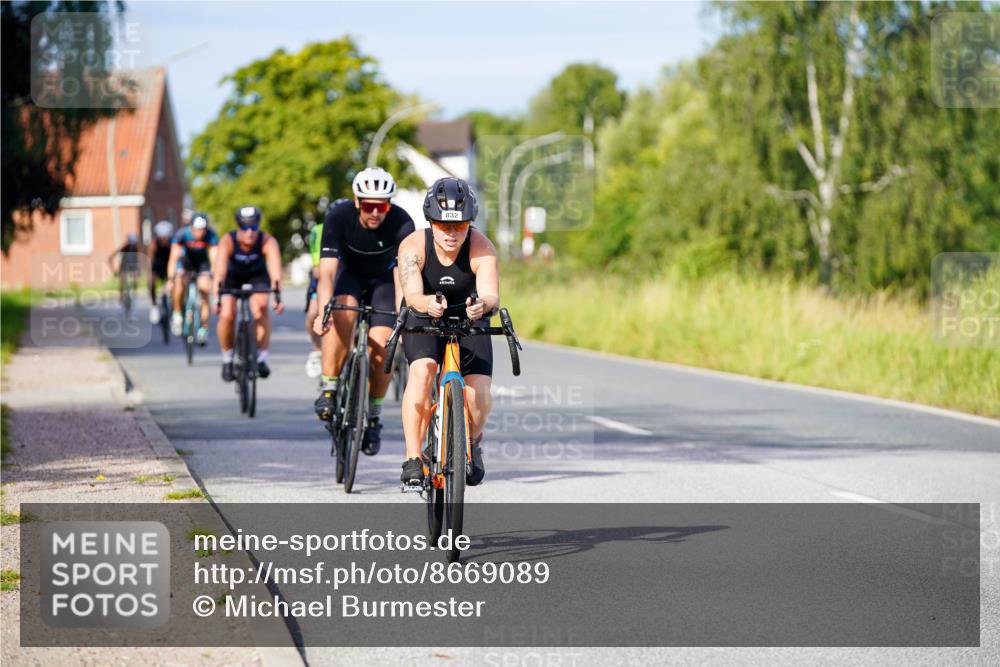 31.08.2025 - Elbe Triathlon Hamburg Michael Burmester http://msf.ph/oto/8669089 31.08.2025 09:50:47 Radfahren 397, 470, 689, 730, 735, 832, 861, 907, 918 meine-sportfotos.de