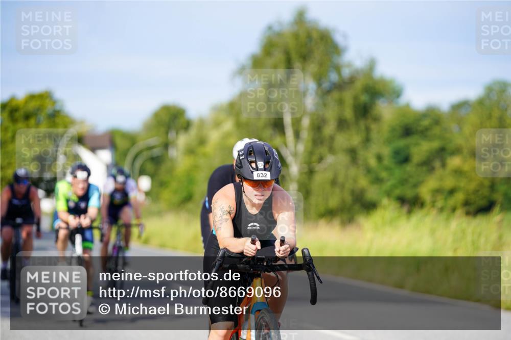31.08.2025 - Elbe Triathlon Hamburg Michael Burmester http://msf.ph/oto/8669096 31.08.2025 09:50:47 Radfahren 397, 470, 689, 730, 735, 832, 861, 907, 918 meine-sportfotos.de
