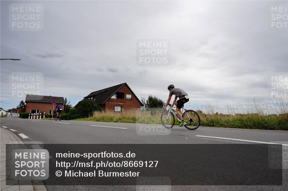 31.08.2025 - Elbe Triathlon Hamburg Michael Burmester http://msf.ph/oto/8669127 31.08.2025 14:09:23 Radfahren  meine-sportfotos.de