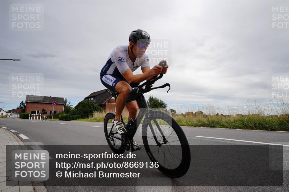 31.08.2025 - Elbe Triathlon Hamburg Michael Burmester http://msf.ph/oto/8669136 31.08.2025 14:09:43 Radfahren 136 meine-sportfotos.de