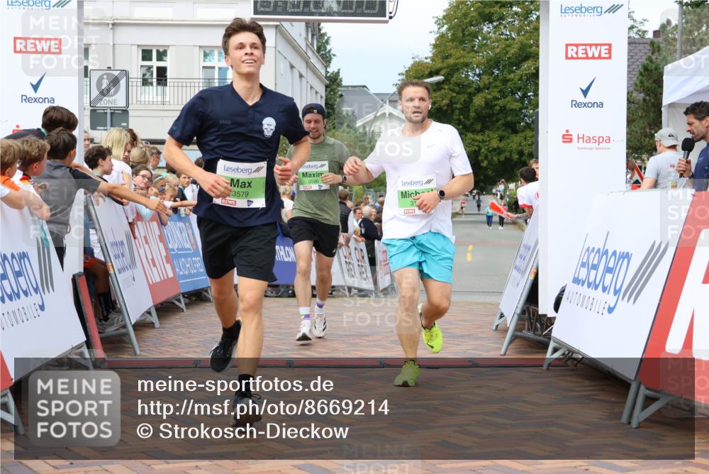 31.08.2025 - 21. Blankeneser Heldenlauf Strokosch-Dieckow http://msf.ph/oto/8669214 31.08.2025 10:55:26 Ziel 3579, 3590, 3181 meine-sportfotos.de