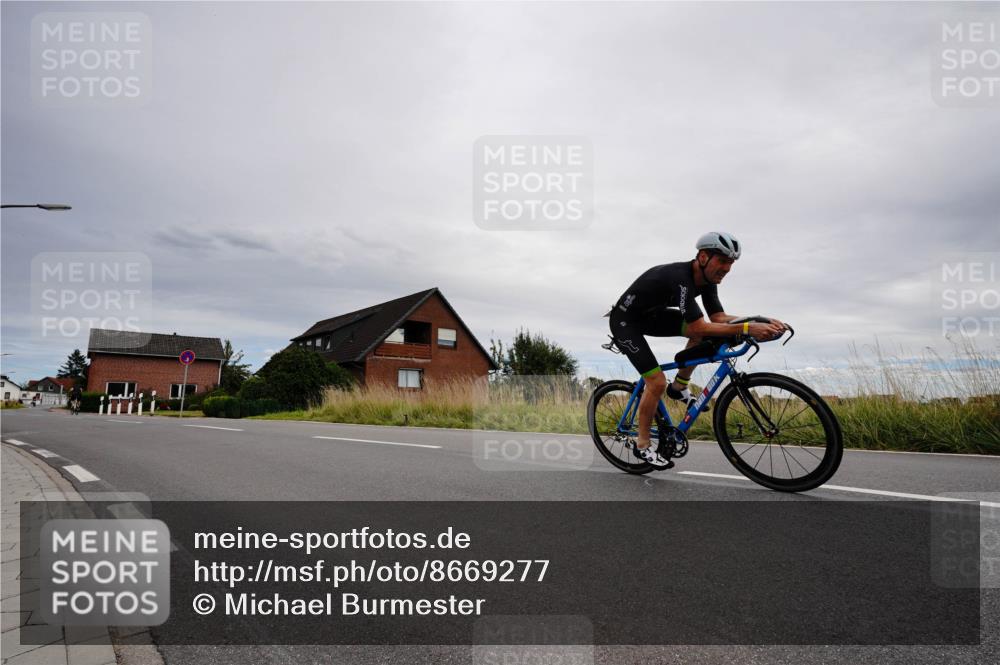 31.08.2025 - Elbe Triathlon Hamburg Michael Burmester http://msf.ph/oto/8669277 31.08.2025 14:13:41 Radfahren  meine-sportfotos.de