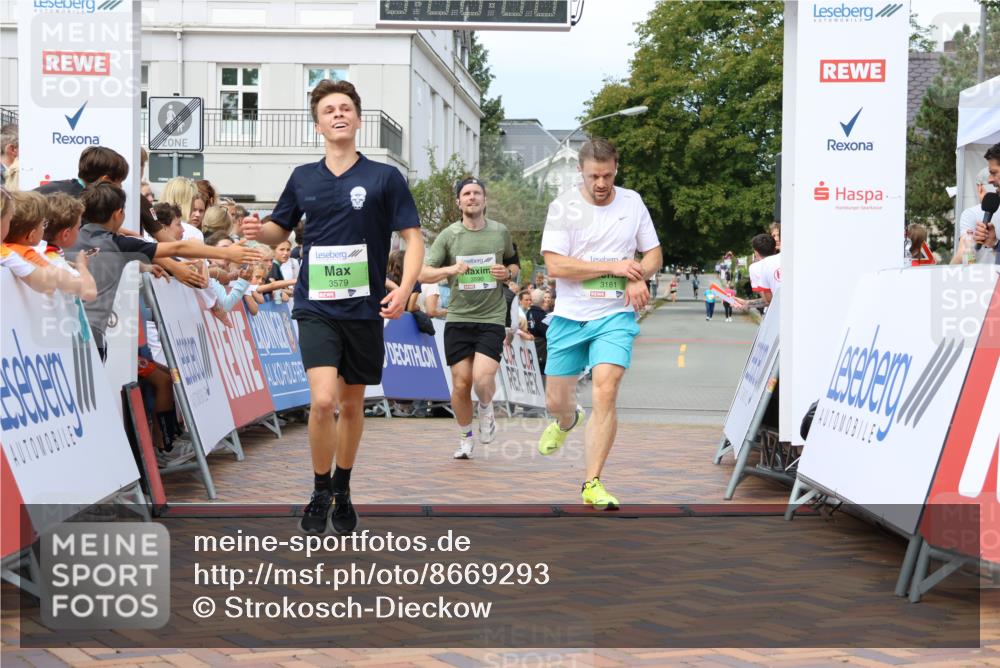 31.08.2025 - 21. Blankeneser Heldenlauf Strokosch-Dieckow http://msf.ph/oto/8669293 31.08.2025 10:55:26 Ziel 3579, 3590, 3181 meine-sportfotos.de