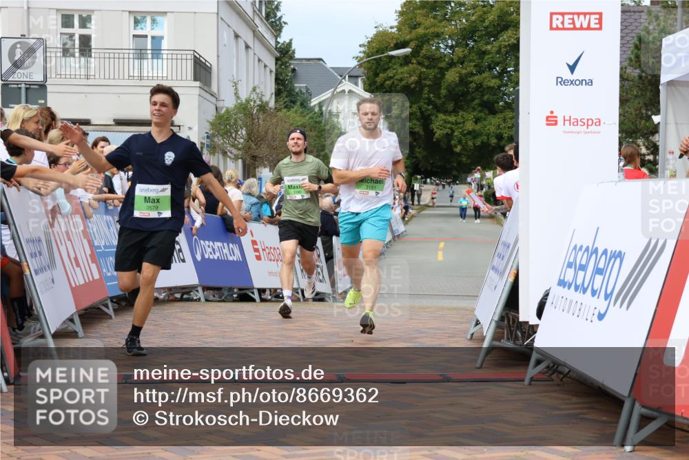 31.08.2025 - 21. Blankeneser Heldenlauf Strokosch-Dieckow http://msf.ph/oto/8669362 31.08.2025 10:55:25 Ziel 3579, 3590, 3181 meine-sportfotos.de