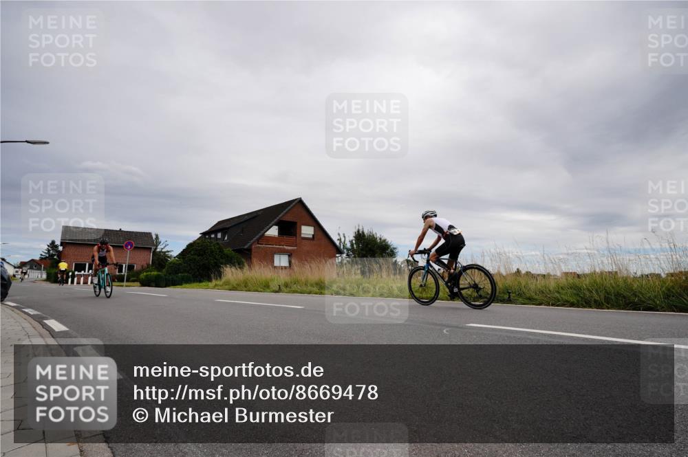 31.08.2025 - Elbe Triathlon Hamburg Michael Burmester http://msf.ph/oto/8669478 31.08.2025 14:19:35 Radfahren 123, 127 meine-sportfotos.de