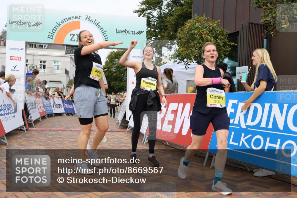 31.08.2025 - 21. Blankeneser Heldenlauf Strokosch-Dieckow http://msf.ph/oto/8669567 31.08.2025 10:34:42 Ziel 2110, 2244, 2021, 2424, 2668, 2669, 2667, 2298, 2438, 2439, 2349, 2441, 2442, 2350, 2090, 2083 meine-sportfotos.de