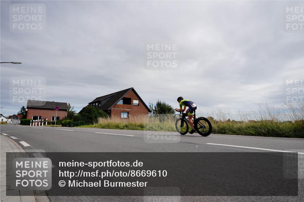 31.08.2025 - Elbe Triathlon Hamburg Michael Burmester http://msf.ph/oto/8669610 31.08.2025 14:37:37 Radfahren  meine-sportfotos.de