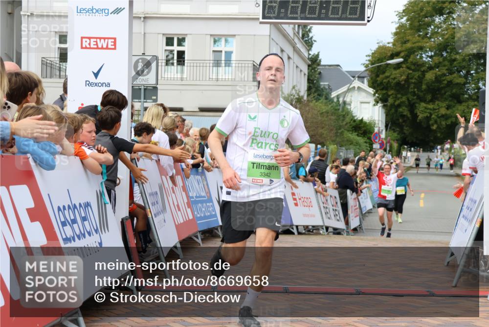 31.08.2025 - 21. Blankeneser Heldenlauf Strokosch-Dieckow http://msf.ph/oto/8669658 31.08.2025 10:55:01 Ziel 3342, 3614, 3615, 3283, 3395, 3525 meine-sportfotos.de