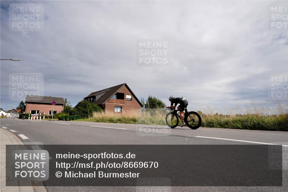 31.08.2025 - Elbe Triathlon Hamburg Michael Burmester http://msf.ph/oto/8669670 31.08.2025 14:42:54 Radfahren  meine-sportfotos.de