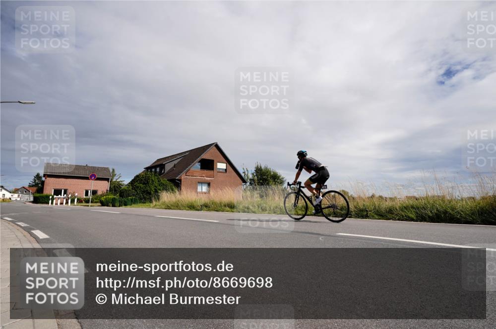 31.08.2025 - Elbe Triathlon Hamburg Michael Burmester http://msf.ph/oto/8669698 31.08.2025 14:44:09 Radfahren 145 meine-sportfotos.de