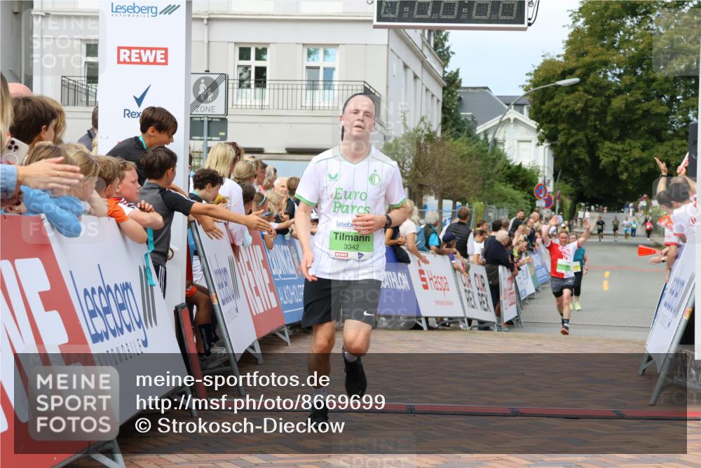 31.08.2025 - 21. Blankeneser Heldenlauf Strokosch-Dieckow http://msf.ph/oto/8669699 31.08.2025 10:55:00 Ziel 3342, 3614, 3615, 3283, 3395 meine-sportfotos.de
