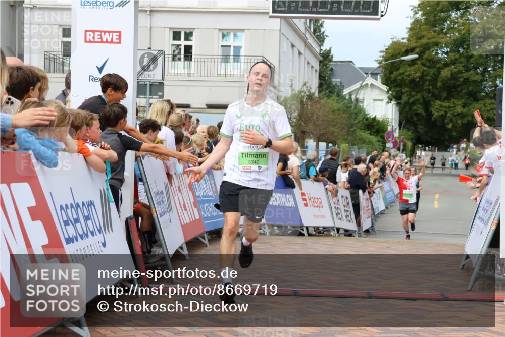 31.08.2025 - 21. Blankeneser Heldenlauf Strokosch-Dieckow http://msf.ph/oto/8669719 31.08.2025 10:55:00 Ziel 3342, 3614, 3615, 3283, 3395 meine-sportfotos.de