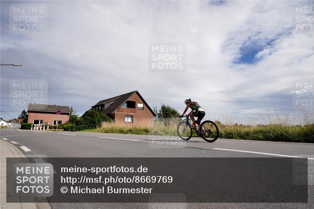 31.08.2025 - Elbe Triathlon Hamburg Michael Burmester http://msf.ph/oto/8669769 31.08.2025 14:47:37 Radfahren  meine-sportfotos.de