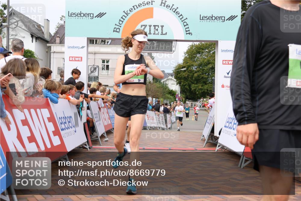 31.08.2025 - 21. Blankeneser Heldenlauf Strokosch-Dieckow http://msf.ph/oto/8669779 31.08.2025 10:54:56 Ziel 3342, 3614, 3615, 3283, 3395 meine-sportfotos.de