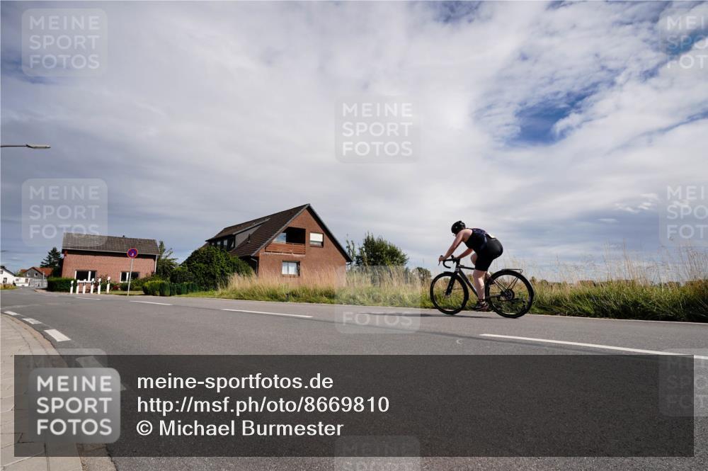 31.08.2025 - Elbe Triathlon Hamburg Michael Burmester http://msf.ph/oto/8669810 31.08.2025 14:49:06 Radfahren 136 meine-sportfotos.de