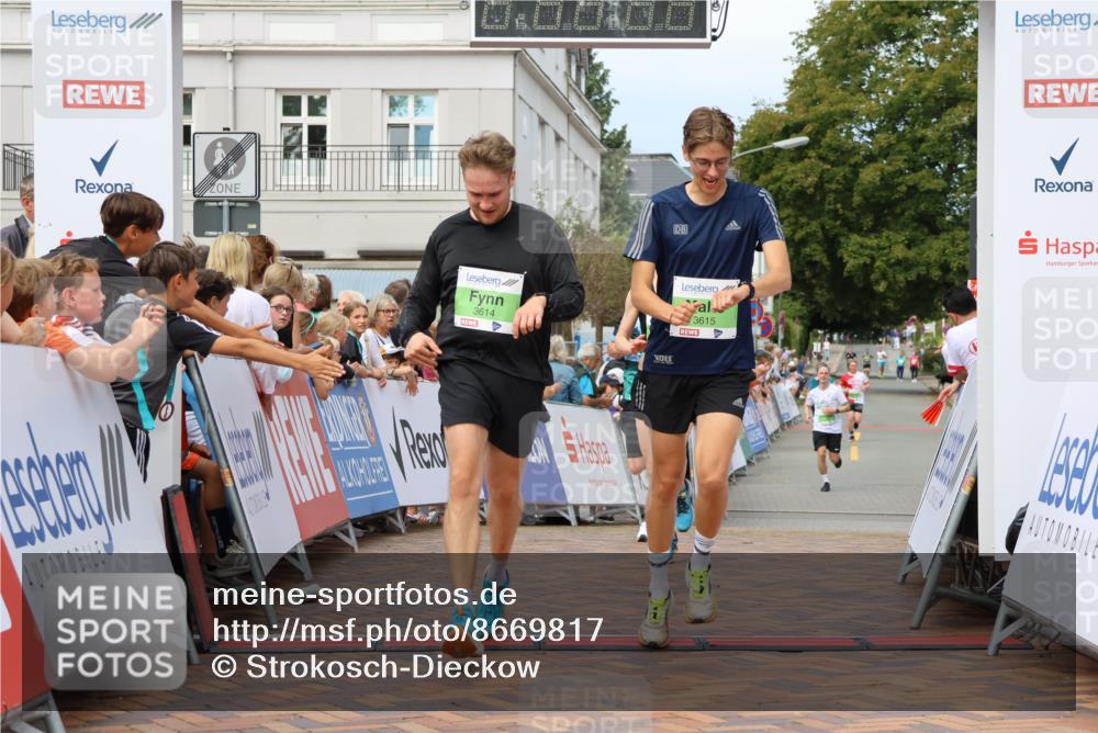 31.08.2025 - 21. Blankeneser Heldenlauf Strokosch-Dieckow http://msf.ph/oto/8669817 31.08.2025 10:54:54 Ziel 3614, 3615, 3283, 3462, 3395 meine-sportfotos.de