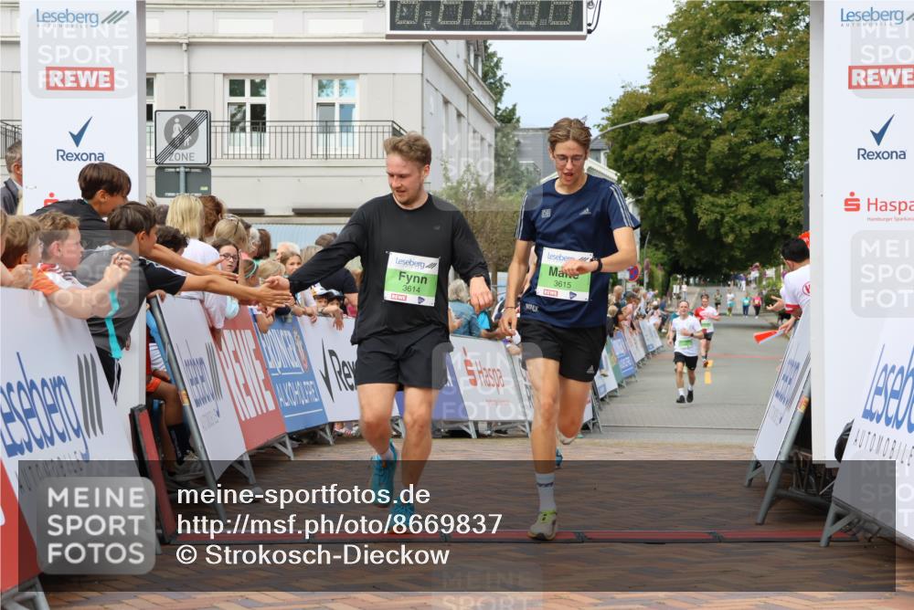 31.08.2025 - 21. Blankeneser Heldenlauf Strokosch-Dieckow http://msf.ph/oto/8669837 31.08.2025 10:54:54 Ziel 3614, 3615, 3283, 3462, 3395 meine-sportfotos.de
