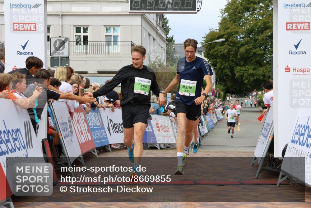31.08.2025 - 21. Blankeneser Heldenlauf Strokosch-Dieckow http://msf.ph/oto/8669855 31.08.2025 10:54:53 Ziel 3614, 3615, 3283, 3462, 3395 meine-sportfotos.de