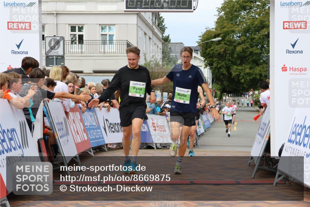 31.08.2025 - 21. Blankeneser Heldenlauf Strokosch-Dieckow http://msf.ph/oto/8669875 31.08.2025 10:54:53 Ziel 3614, 3615, 3283, 3462, 3395 meine-sportfotos.de
