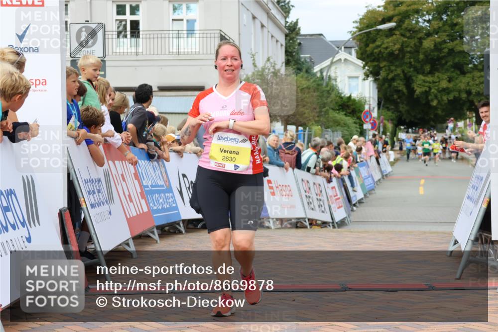31.08.2025 - 21. Blankeneser Heldenlauf Strokosch-Dieckow http://msf.ph/oto/8669878 31.08.2025 10:34:12 Ziel 2724, 2630, 2171 meine-sportfotos.de