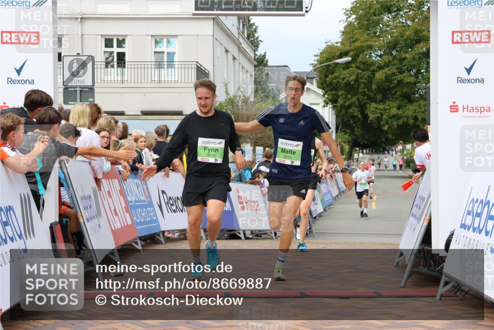 31.08.2025 - 21. Blankeneser Heldenlauf Strokosch-Dieckow http://msf.ph/oto/8669887 31.08.2025 10:54:53 Ziel 3614, 3615, 3283, 3462, 3395 meine-sportfotos.de
