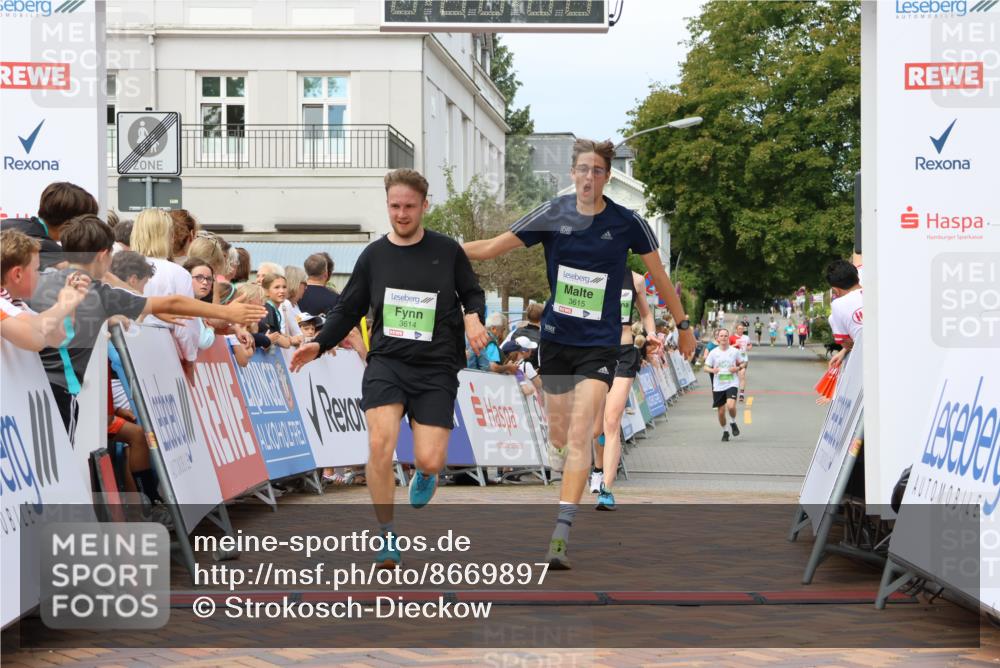 31.08.2025 - 21. Blankeneser Heldenlauf Strokosch-Dieckow http://msf.ph/oto/8669897 31.08.2025 10:54:53 Ziel 3614, 3615, 3283, 3462, 3395 meine-sportfotos.de