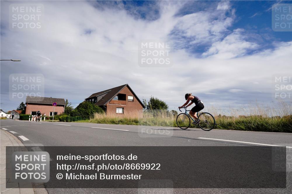 31.08.2025 - Elbe Triathlon Hamburg Michael Burmester http://msf.ph/oto/8669922 31.08.2025 14:53:19 Radfahren 124 meine-sportfotos.de