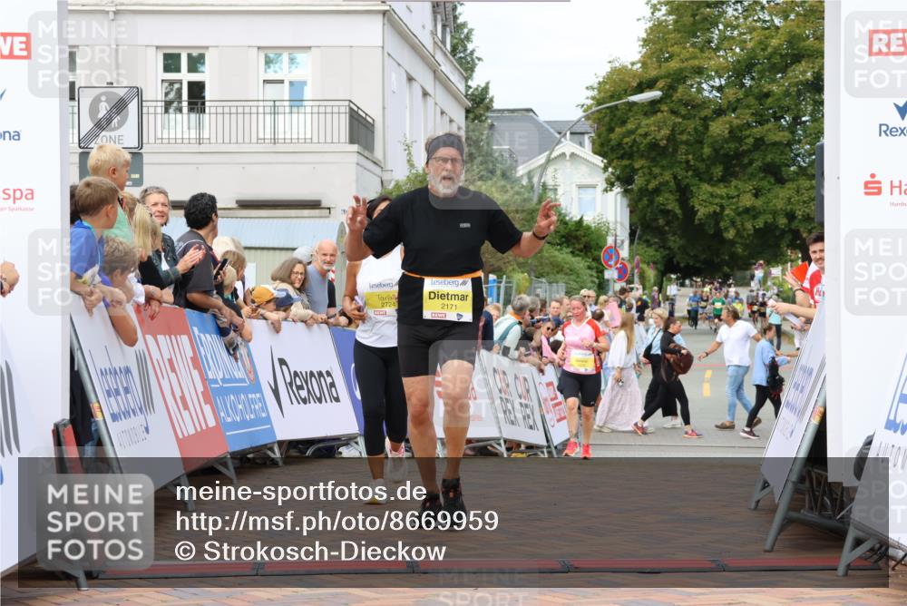 31.08.2025 - 21. Blankeneser Heldenlauf Strokosch-Dieckow http://msf.ph/oto/8669959 31.08.2025 10:34:07 Ziel 2378, 2563, 2724, 2120, 2171 meine-sportfotos.de