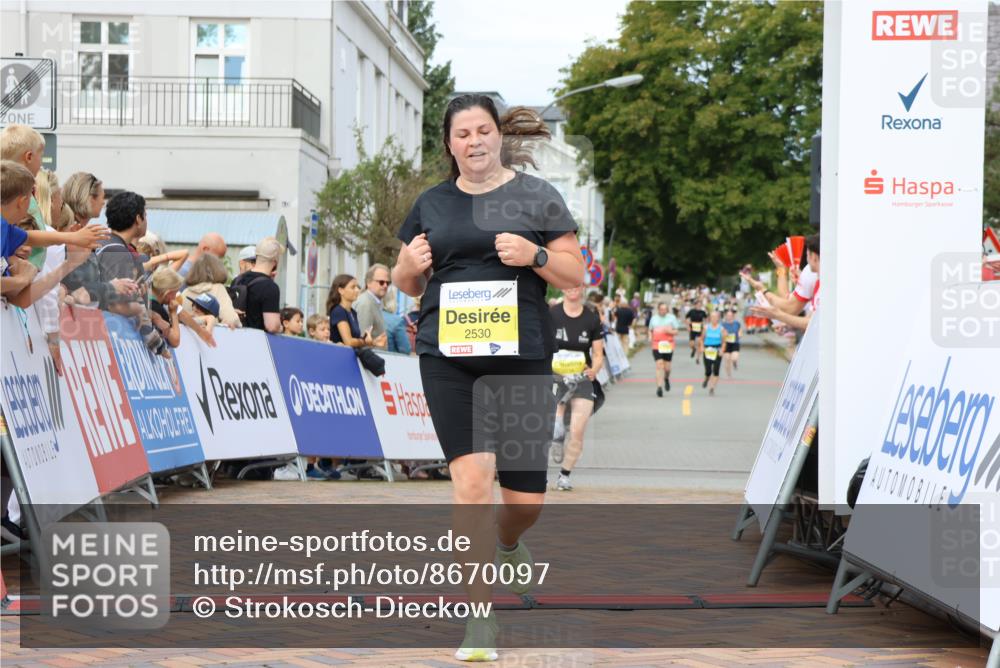 31.08.2025 - 21. Blankeneser Heldenlauf Strokosch-Dieckow http://msf.ph/oto/8670097 31.08.2025 10:33:48 Ziel 2635, 2634, 2530, 2534 meine-sportfotos.de