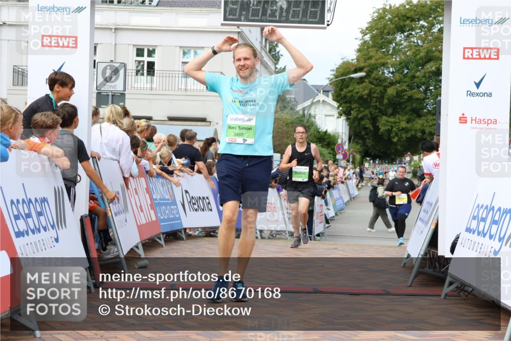 31.08.2025 - 21. Blankeneser Heldenlauf Strokosch-Dieckow http://msf.ph/oto/8670168 31.08.2025 10:54:26 Ziel 3488, 3041, 3632, 3332 meine-sportfotos.de