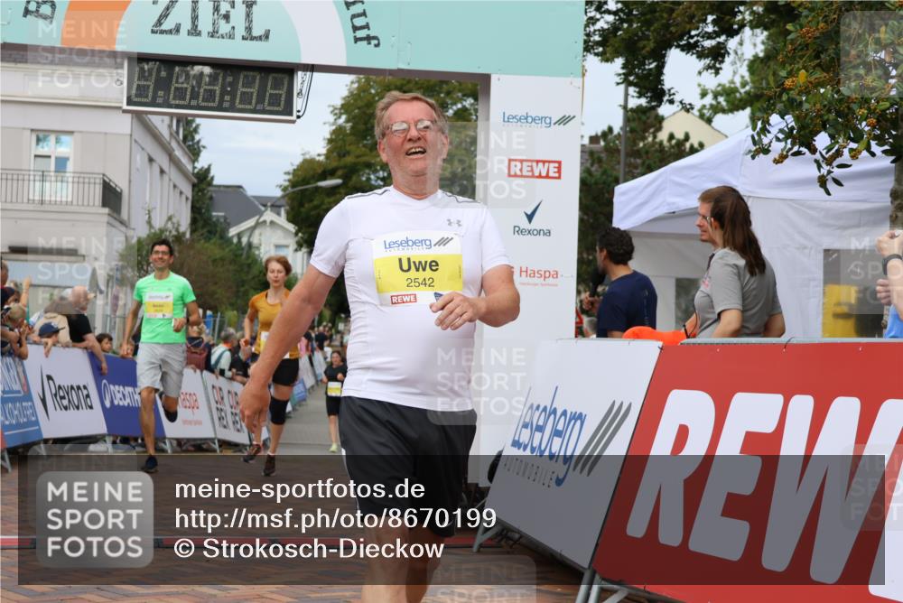 31.08.2025 - 21. Blankeneser Heldenlauf Strokosch-Dieckow http://msf.ph/oto/8670199 31.08.2025 10:33:41 Ziel 2652, 2409, 2635, 2634, 2542 meine-sportfotos.de