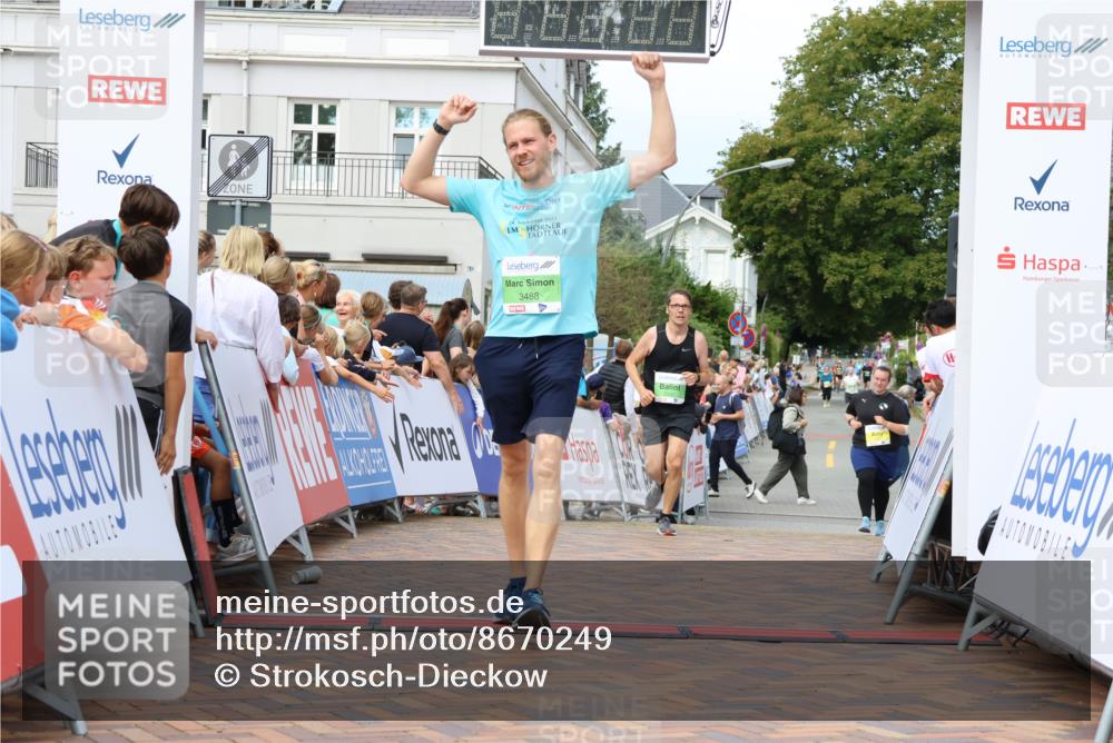31.08.2025 - 21. Blankeneser Heldenlauf Strokosch-Dieckow http://msf.ph/oto/8670249 31.08.2025 10:54:26 Ziel 3488, 3041, 3632, 3332 meine-sportfotos.de