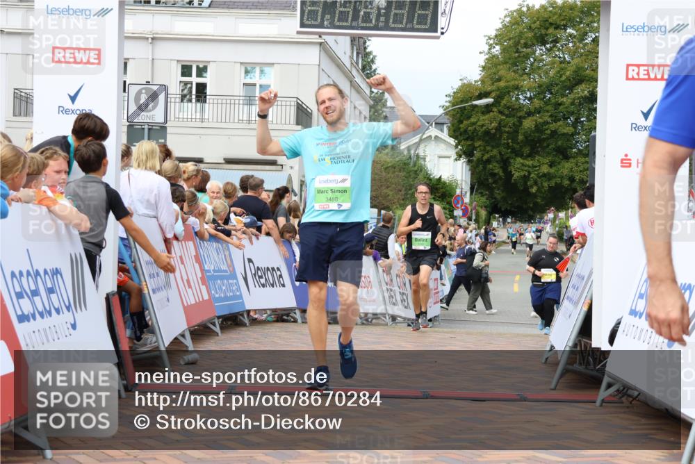 31.08.2025 - 21. Blankeneser Heldenlauf Strokosch-Dieckow http://msf.ph/oto/8670284 31.08.2025 10:54:26 Ziel 3488, 3041, 3632, 3332 meine-sportfotos.de