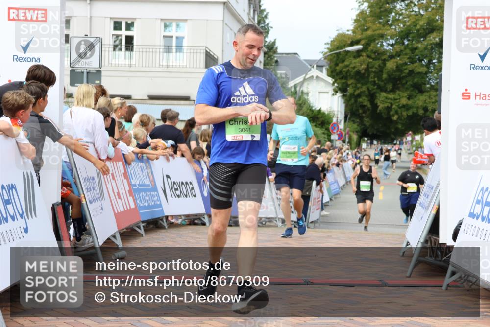 31.08.2025 - 21. Blankeneser Heldenlauf Strokosch-Dieckow http://msf.ph/oto/8670309 31.08.2025 10:54:24 Ziel 3488, 3041, 3632, 3332 meine-sportfotos.de