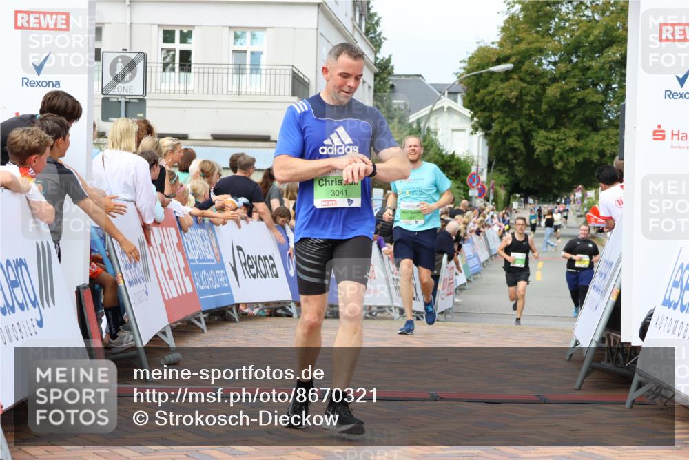 31.08.2025 - 21. Blankeneser Heldenlauf Strokosch-Dieckow http://msf.ph/oto/8670321 31.08.2025 10:54:23 Ziel 3488, 3538, 3041, 3632 meine-sportfotos.de