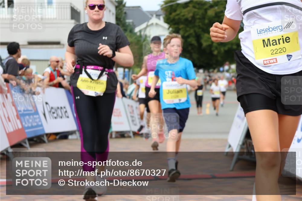 31.08.2025 - 21. Blankeneser Heldenlauf Strokosch-Dieckow http://msf.ph/oto/8670327 31.08.2025 10:33:27 Ziel 2011, 2044, 2126, 2640, 2639, 2220, 2221 meine-sportfotos.de