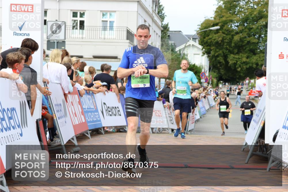 31.08.2025 - 21. Blankeneser Heldenlauf Strokosch-Dieckow http://msf.ph/oto/8670375 31.08.2025 10:54:23 Ziel 3488, 3538, 3041, 3632 meine-sportfotos.de