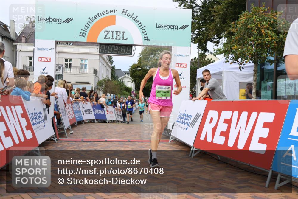 31.08.2025 - 21. Blankeneser Heldenlauf Strokosch-Dieckow http://msf.ph/oto/8670408 31.08.2025 10:54:19 Ziel 3506, 3538, 3041, 3632 meine-sportfotos.de