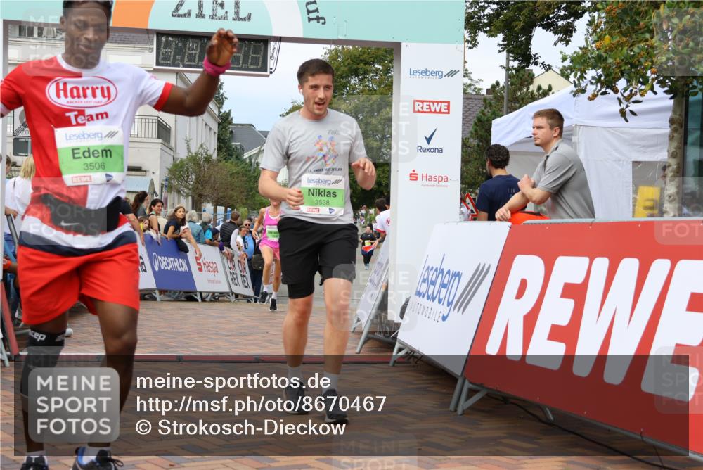 31.08.2025 - 21. Blankeneser Heldenlauf Strokosch-Dieckow http://msf.ph/oto/8670467 31.08.2025 10:54:16 Ziel 3506, 3538, 3632 meine-sportfotos.de