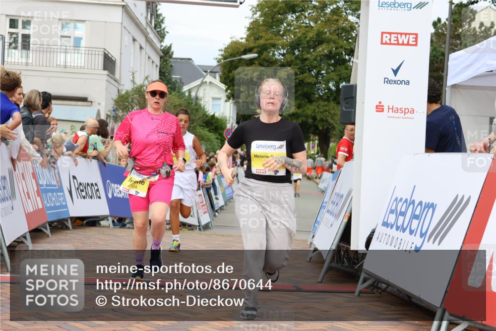 31.08.2025 - 21. Blankeneser Heldenlauf Strokosch-Dieckow http://msf.ph/oto/8670644 31.08.2025 10:33:03 Ziel 2104, 2129, 2130, 2128, 2122, 2337, 2695, 2694, 2464, 2658 meine-sportfotos.de