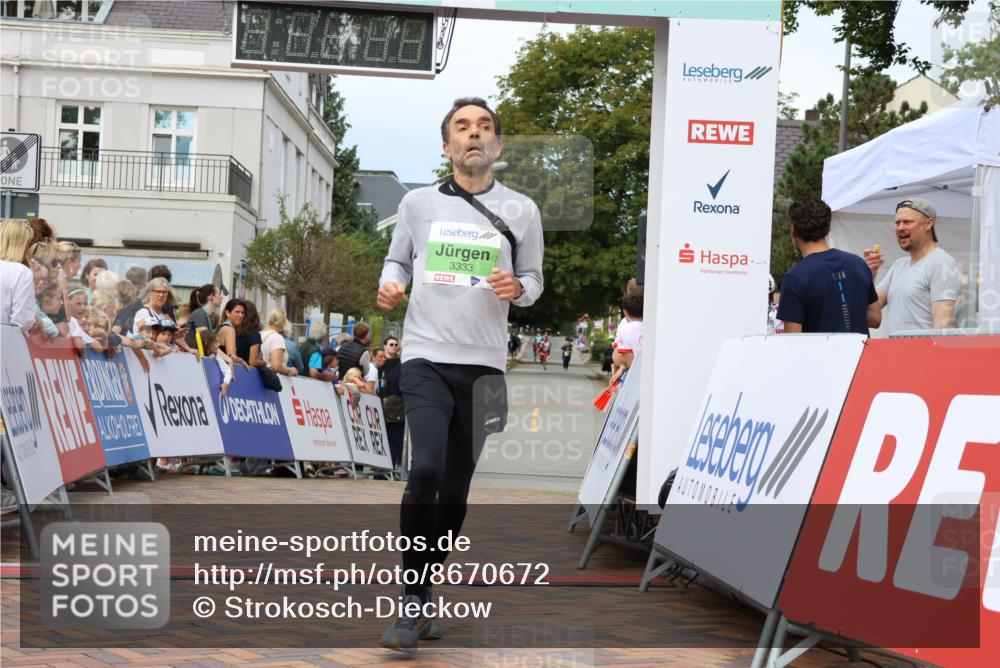 31.08.2025 - 21. Blankeneser Heldenlauf Strokosch-Dieckow http://msf.ph/oto/8670672 31.08.2025 10:53:44 Ziel 3333, 3501, 3234 meine-sportfotos.de