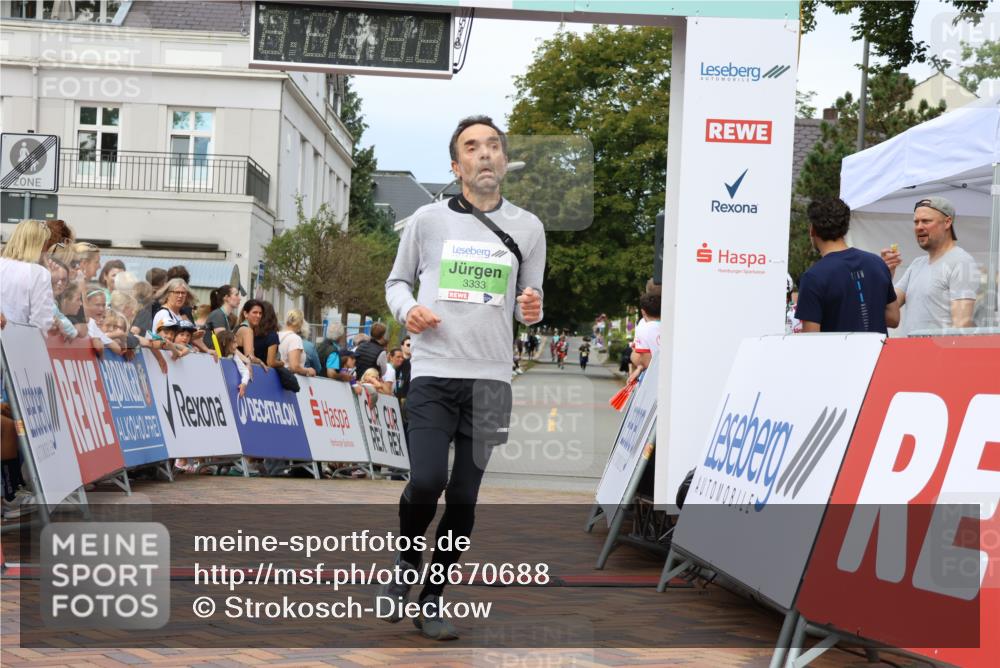 31.08.2025 - 21. Blankeneser Heldenlauf Strokosch-Dieckow http://msf.ph/oto/8670688 31.08.2025 10:53:44 Ziel 3333, 3501, 3234 meine-sportfotos.de