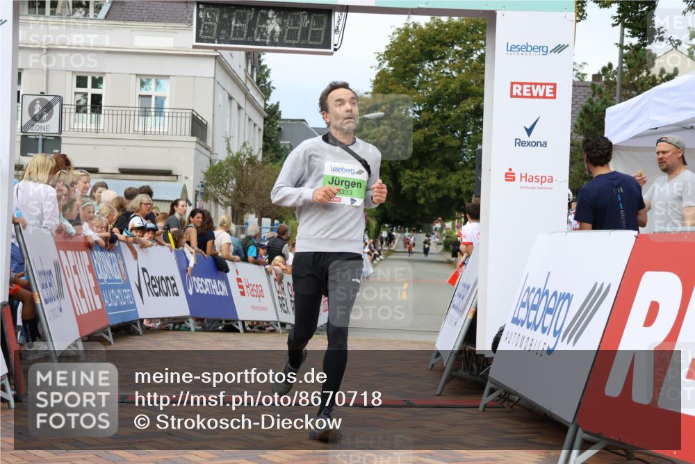 31.08.2025 - 21. Blankeneser Heldenlauf Strokosch-Dieckow http://msf.ph/oto/8670718 31.08.2025 10:53:43 Ziel 3333, 3501, 3234 meine-sportfotos.de